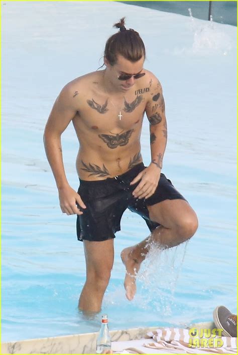 Harry Styles Exposes His Muscle Body Naked Male Celebrities