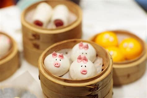 Dim Sum Bola De Masa Hervida China Tradicional En El Tema De Bambú Del