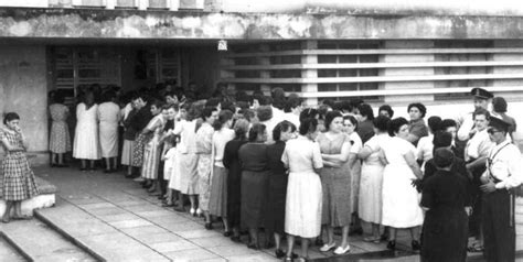 Se cumplen 69 años de la primera vez que las mujeres votaron en una