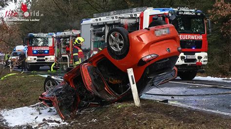 Oö Ersthelfer retten Lenkerin nach Kollision bei Stadl Paura aus