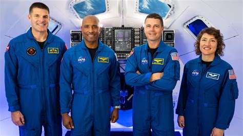 Meet the NASA astronauts headed to the moon | KidsNews