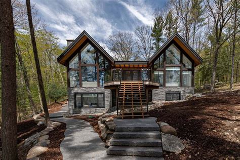 A Dreamy Cottage Nestled On Beautiful Lake Muskoka Canada