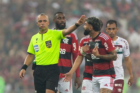 Gabigol Personifica Oscila O Do Flamengo E Acumula Mais Cart Es Que