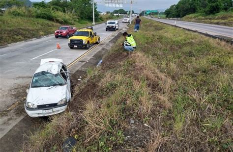 Vuelca Auto Compacto En La Autopista C Rdoba Veracruz Xeu Noticias