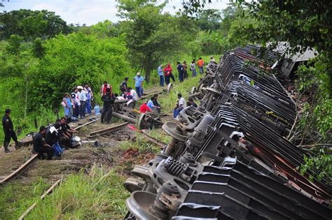 Descarrila El Tren Conocido Como La Bestia Al Sur De México