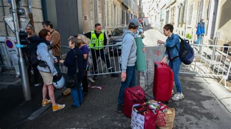 Une vie de nomade un an après l effondrement la galère des