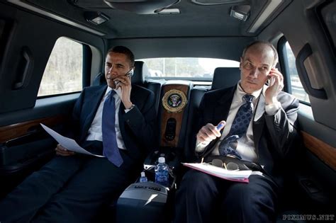 Obama and his many phones | Celebrities