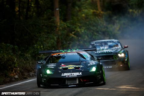 Lambo and Stang go head to head in raw drift battle [video]