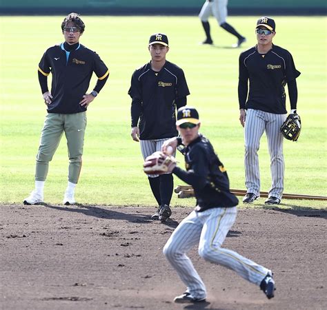 【阪神】鳥谷敬臨時コーチ4年ぶり虎復帰に「懐かしかった」特守で木浪、中野、小幡を熱血指導 プロ野球写真ニュース 日刊スポーツ