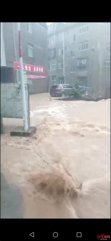 四川巴中普降暴雨致多地被淹 消防正緊急救援受困人員 每日頭條