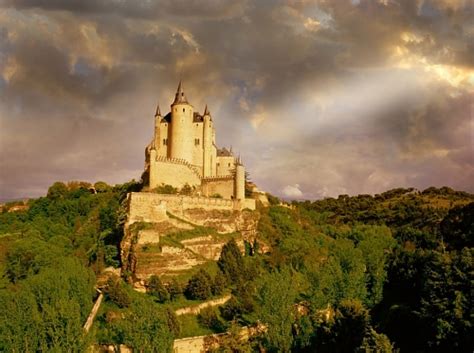 Conhe A Castelos Que Parecem Ter Sa Do De Um Conto De Fadas