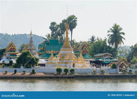 Wat Chong Klang Y Wat Chong Kham En Mae Hong Son Thailand Imagen De