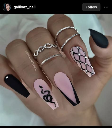 40 Black Nail Designs To Try This Year Ray Amaari Artofit