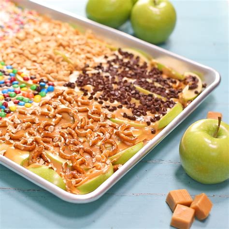 Easy Sheet Pan Caramel Apples