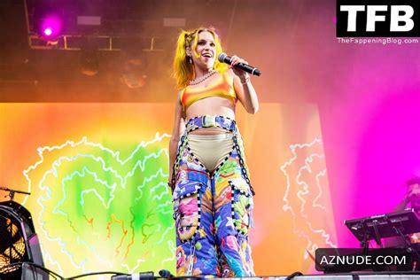 Claudia Bouvette Sexy Seen Flaunting Her Hot Figure On Stage At The Festival De Quebec Aznude