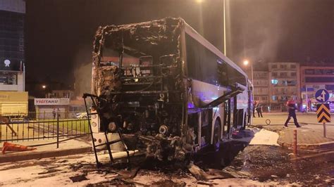 İstanbul dan Denizli ye giden yolcu dolu otobüs alevlere teslim oldu