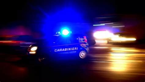 Bologna Picchia La Compagna Davanti Alla Bambina E Poi Aggredisce I