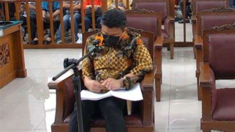 Baru Sidang Pertama Ferdy Sambo Sudah Sibuk Curat Coret Dokumen Saat