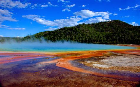 Is yellowstone national park the largest national park