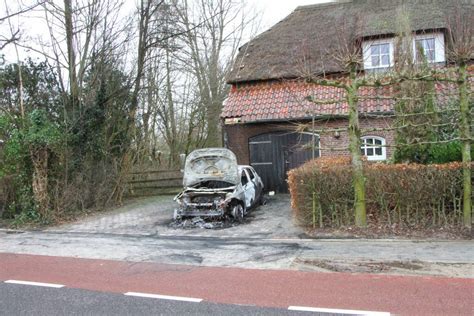 Autobrand Op Oprit Van Woning Rietstraat In Weert