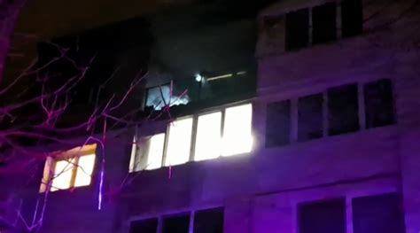 Incendiu Violent Ntr Un Apartament La Etajul Patru Al Unui Bloc