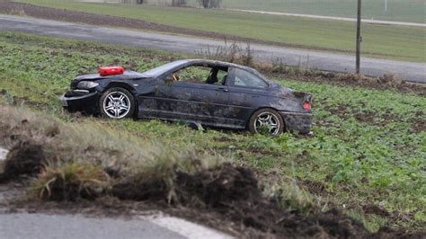 Auto Berschl Gt Sich Mehrmals