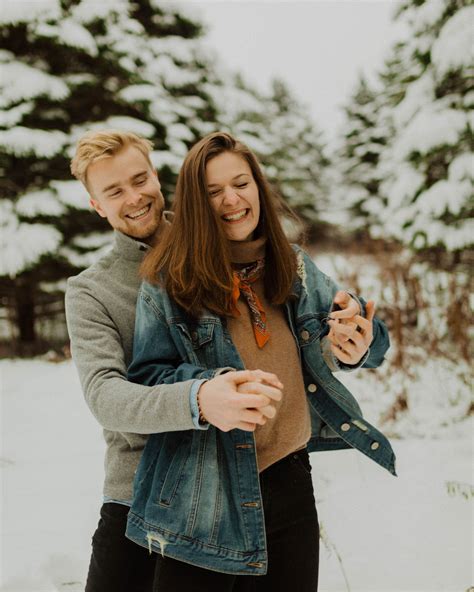 Tess Schilke Photography Winter Snowy Couple Photos Outfit Ideas And