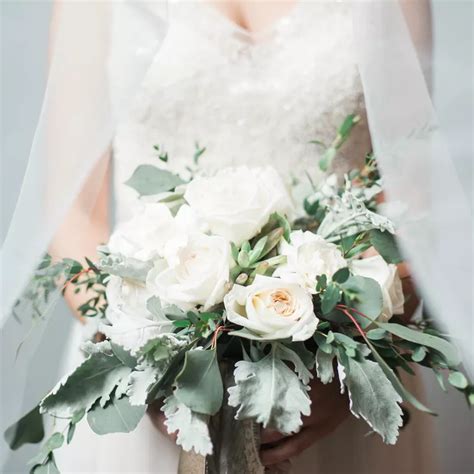 17 Gardenia Wedding Bouquet Ideas That Look (And Smell) Good