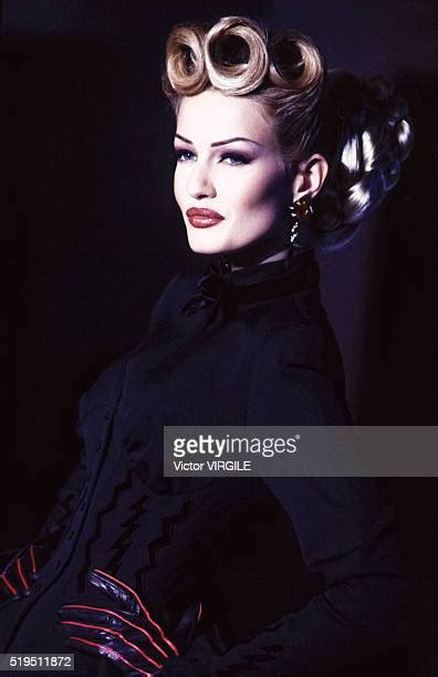 759 Supermodels Karen Mulder Fotos Und Hochauflösende Bilder Getty Images