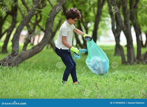 Recycle Waste Litter Rubbish Garbage Trash Junk Clean Training Nature