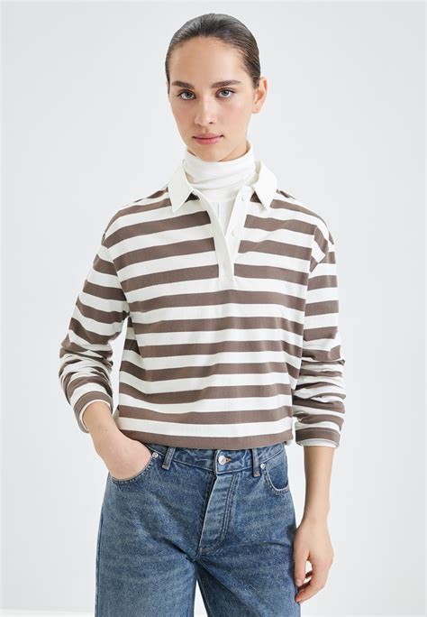 Поло Zarina, цвет: бежевый, MP002XW0OONP — купить в интернет-магазине ...