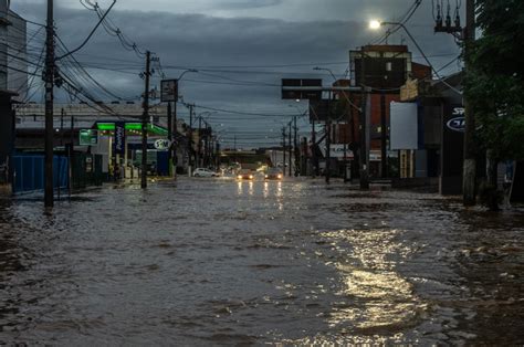 Temporal deixa mais de 300 mil moradores sem energia elétrica no Rio