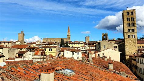 Foto 17 Le Torri Del Comune Di Casa Petrarca E Della Bigazza Viste