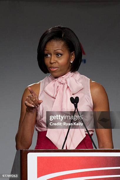 Michelle Obama Childhood Photos and Premium High Res Pictures - Getty ...