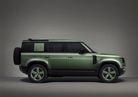 Монголд цор ганц Defender 75 Limited Edition загвар...