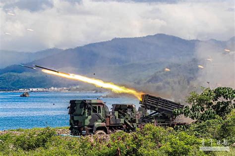 直擊多輛雷霆2000多管火箭發射車進駐屏東 畫面曝光 Yahoo奇摩時尚美妝