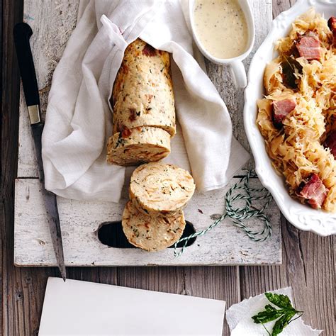 Bratwurst Servietten Kn Del Mit Sauerkraut Rezept Essen Und Trinken