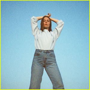 Maggie Rogers Returns With New Song Fallingwater Watch Music Video