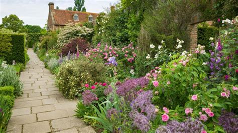 The garden at Sissinghurst | Kent | National Trust