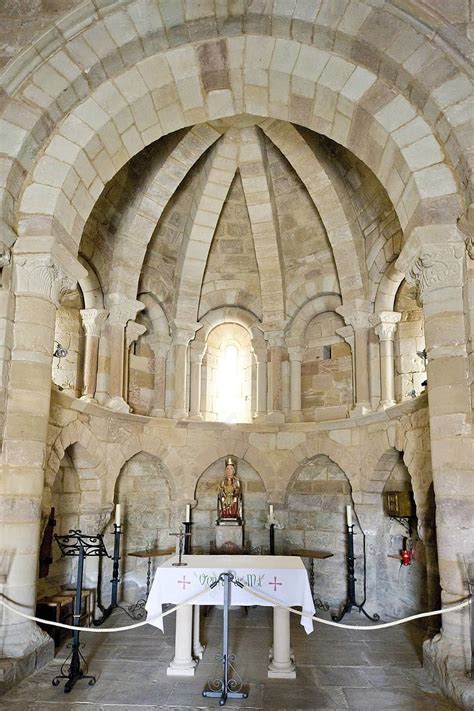 Fondo Interior De La Iglesia De Santa María De Eunate En La Ruta De