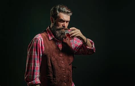 Premium Photo Man Bartender Holding Glass Of Whisky Whisky Elegant