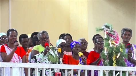 Abungere bari baraririye umukuku Chorale y Abamama Église de