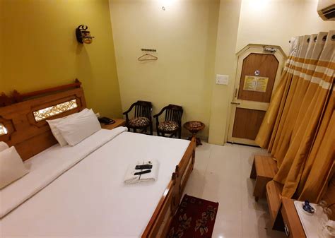 Deluxe Quad Bed Family Room City View - HOTEL TEMPLE ON GANGES