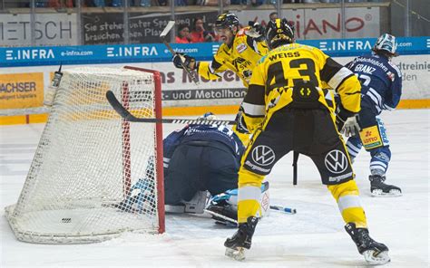 Krefeld Pinguine Sieg Im Topspiel Bei Den Eisl Wen Dresden