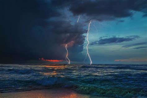 Electric Horizon: Stunning Lightning Over Ocean Sky HD Wallpaper