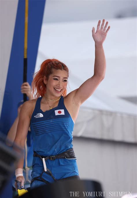 スポーツクライミング女子複合で銀メダルを獲得した野中生萌（6日、青海アーバンスポーツパークで）＝守谷遼平撮影 スポーツクライミング 野中生