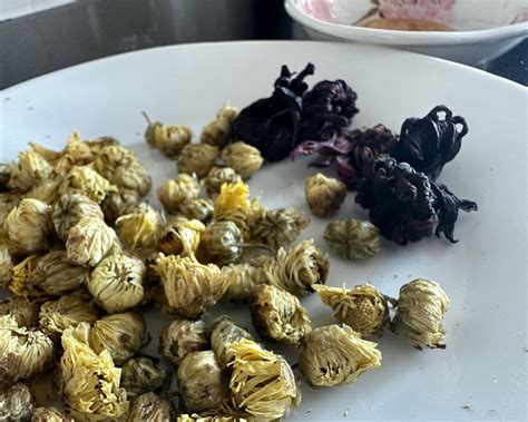 Cooling and Calming Chrysanthemum and Roselle (Hibiscus) Honey Tea