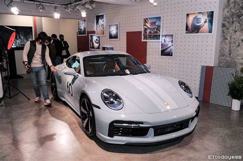 1472萬起！保時捷「最強手排911跑車」抵台 千鳥格紋內裝超吸睛 Et Fashion Ettoday新聞雲