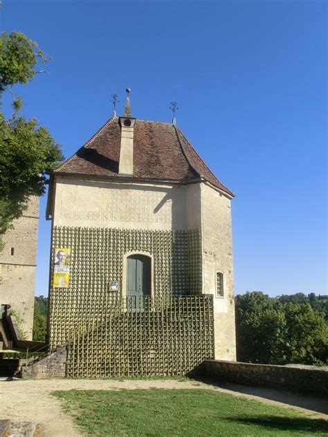 Un Vendredi Une Histoire Montbard 2 3 La Forteresse Est Devenue