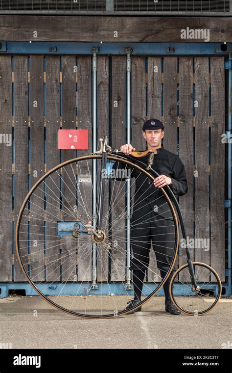 Michael Gray Avec Son Circuit Cyclable Ordinaire Rudge Hillingdon De